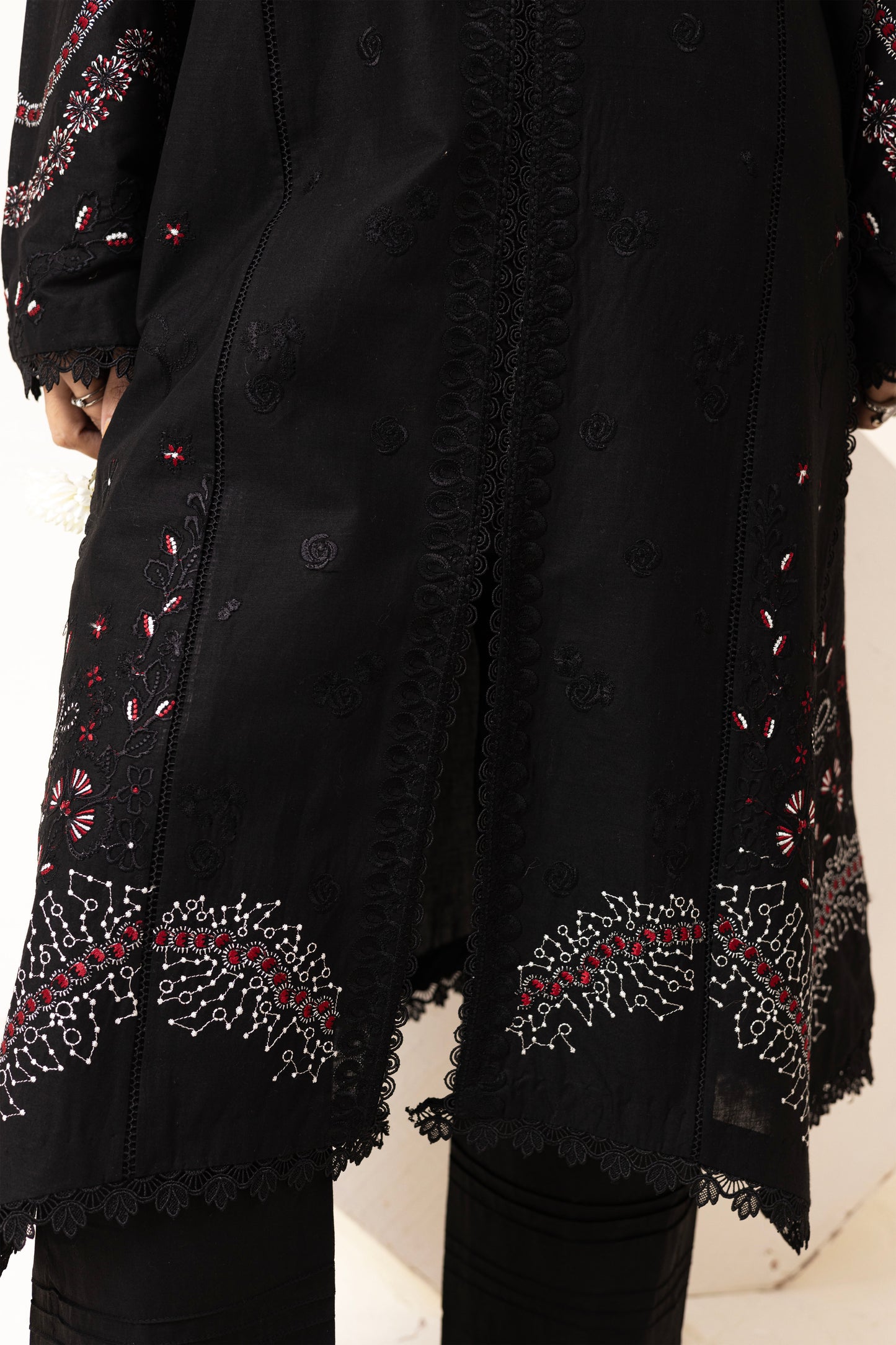 2252-Black